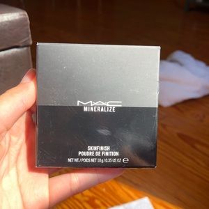 MAC Mineralize Skinfinish in Soft and Gentle